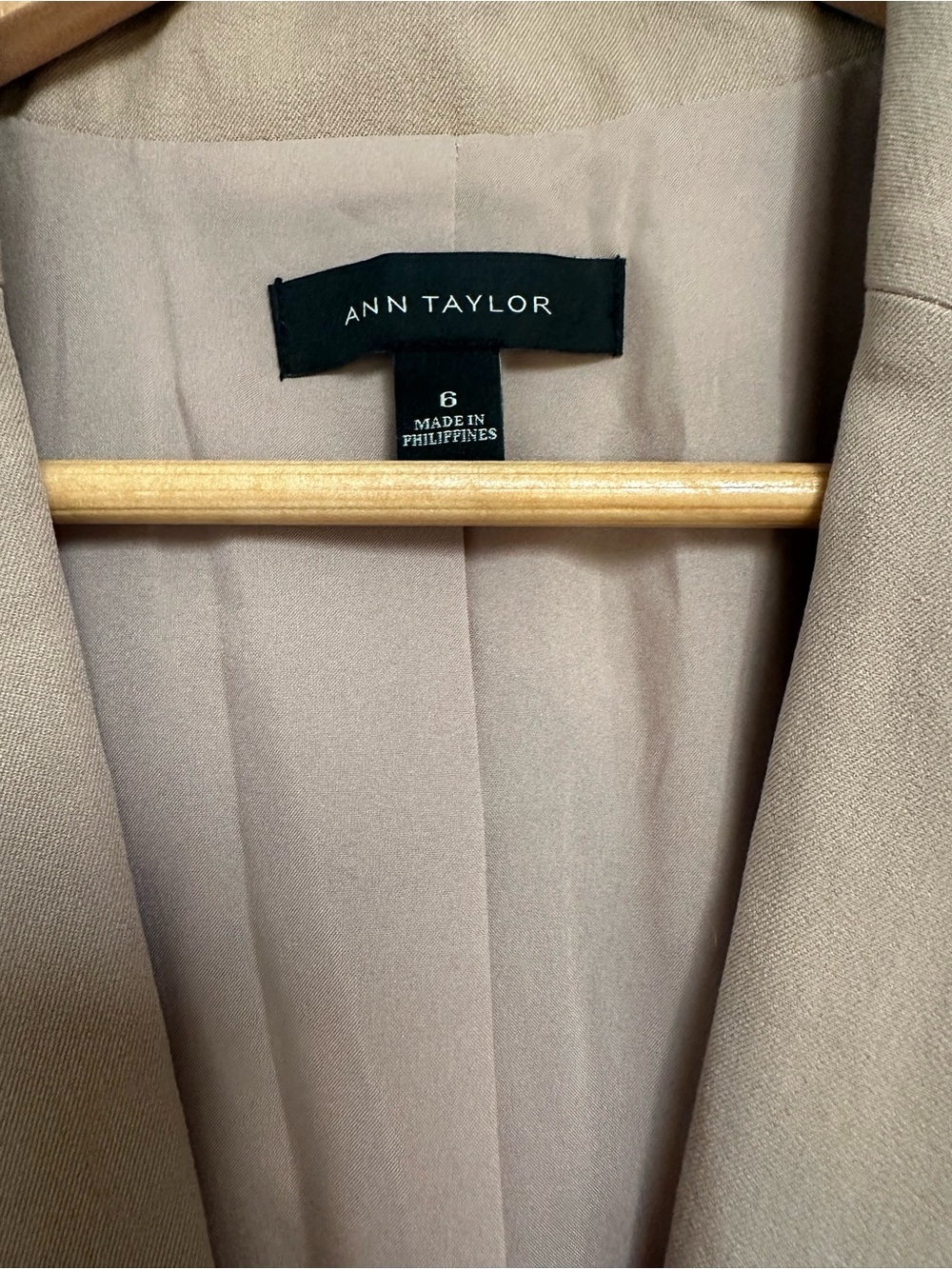 Ann Taylor Beige Taupe Single‑Button Blazer Women’s Size 6 - Picture 2 of 16